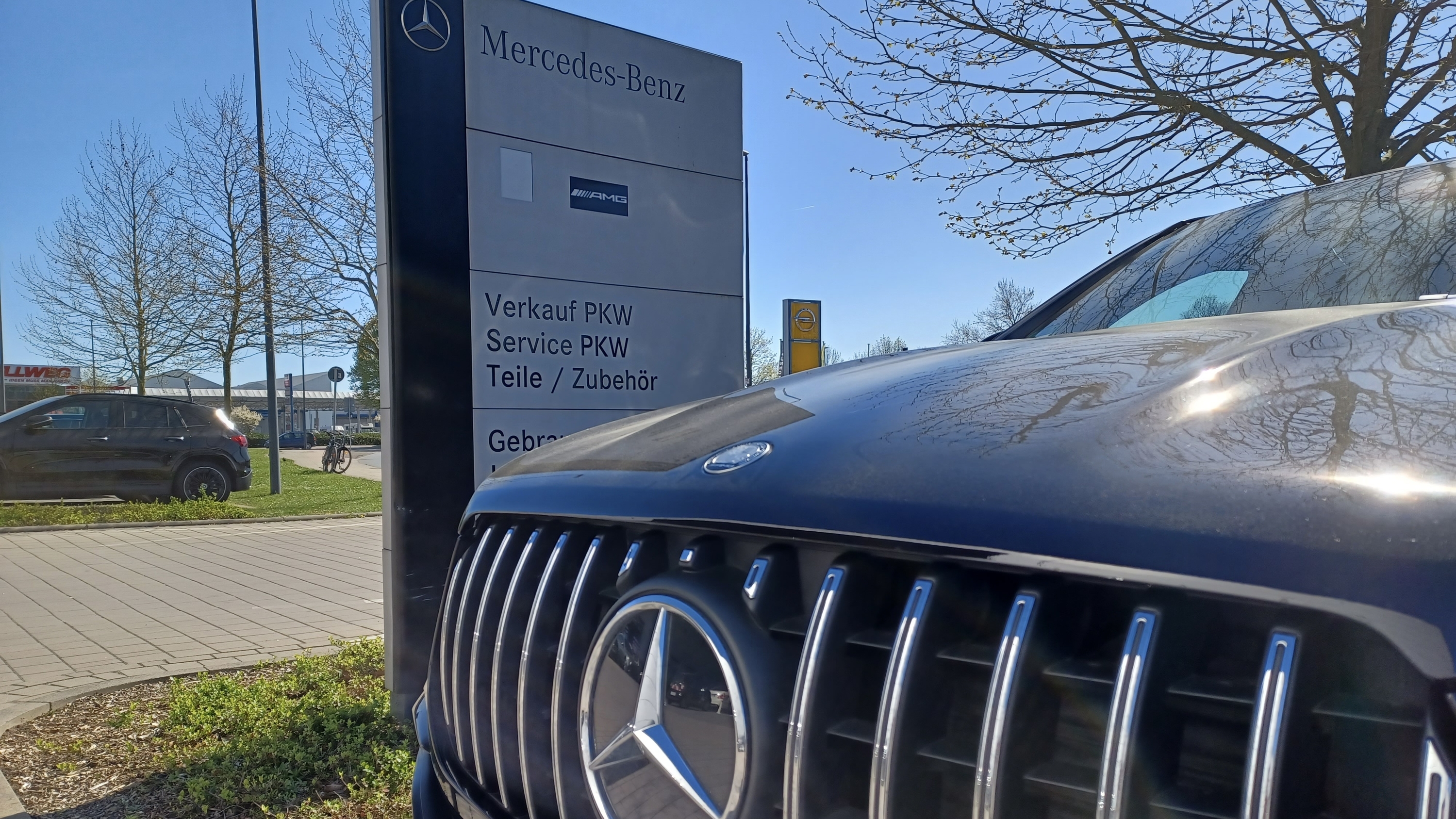 Mercedes Autohaus Pylon