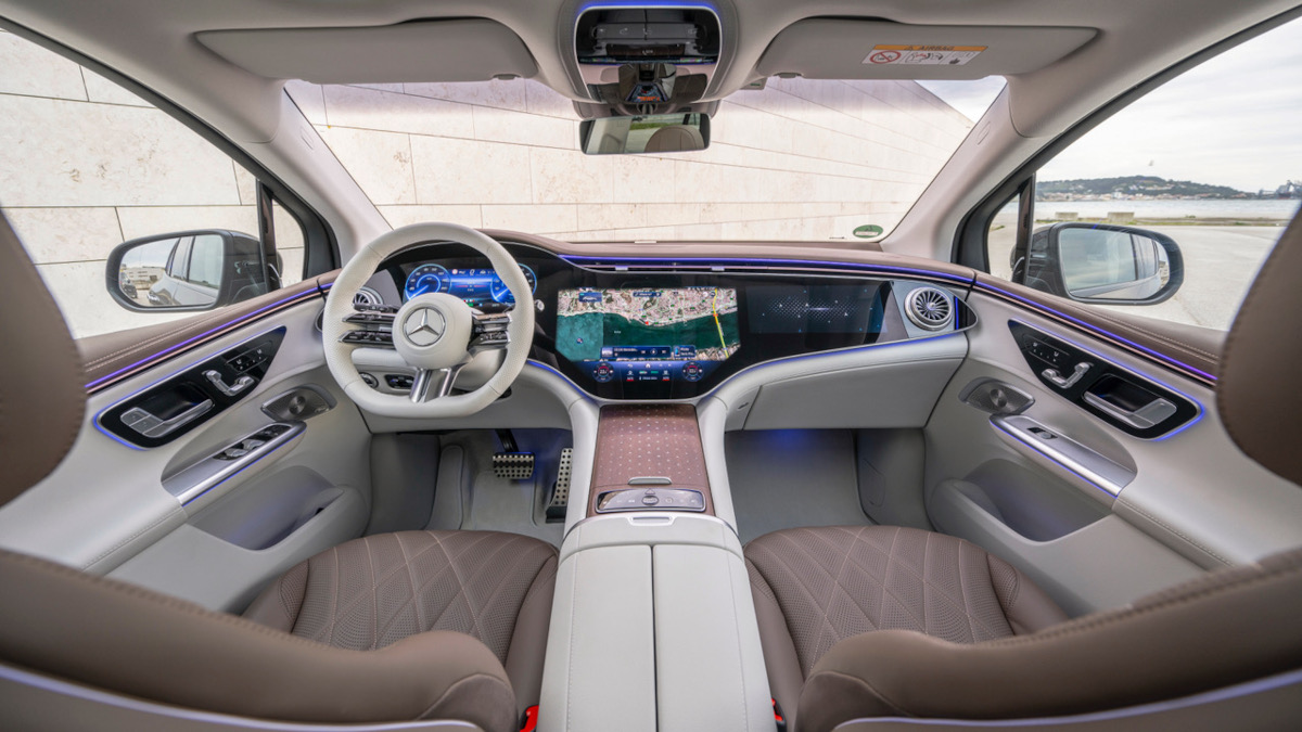 Eqe Suv Innenraum