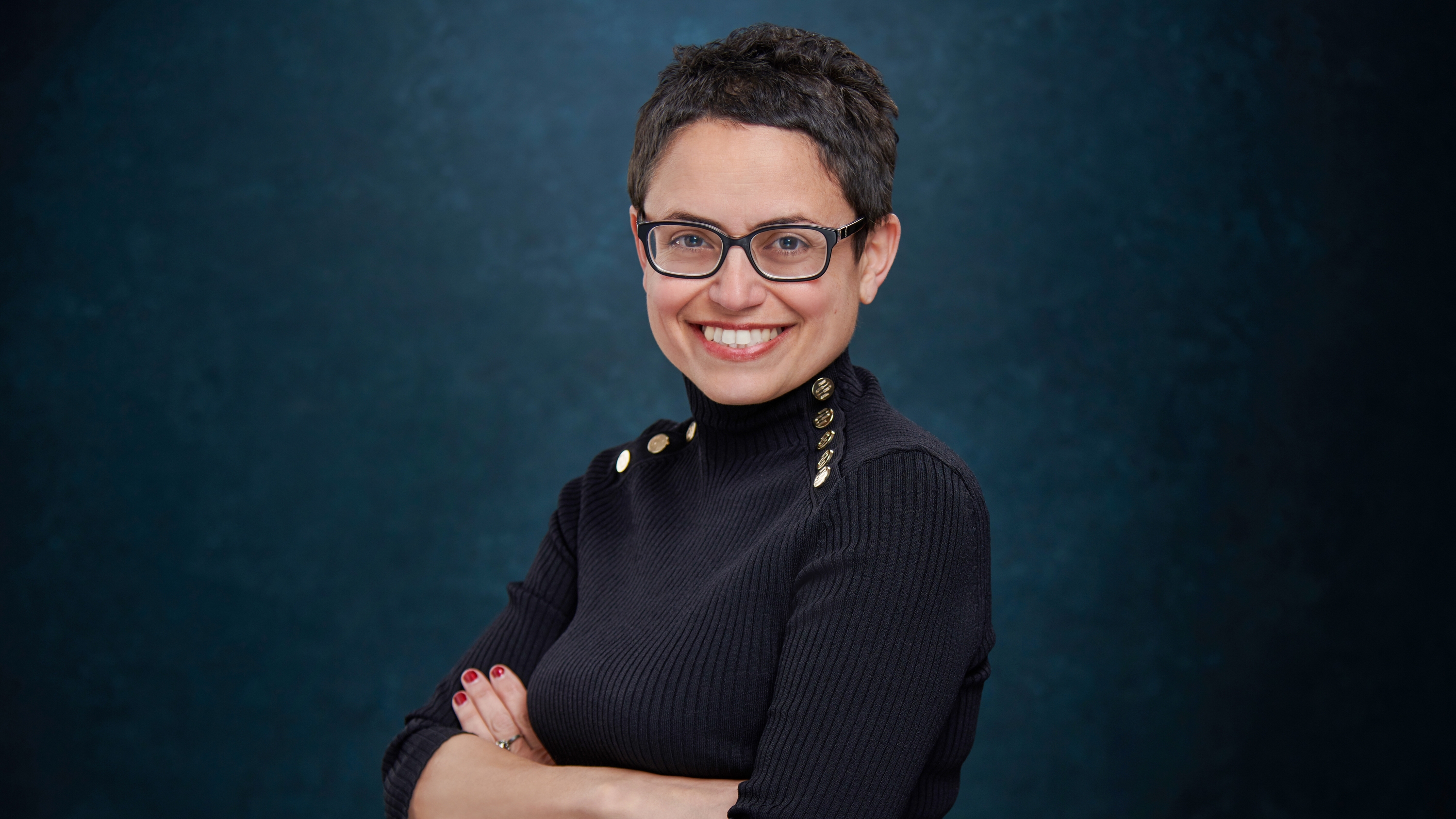 Stella Penso verfügt über einen Masterabschluss in Wirtschaftswissenschaften von der New Yorker Columbia University.