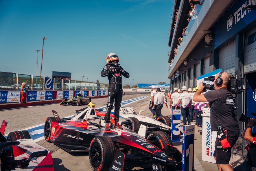 Ansys, Teil von Synopsys - TAG Heuer Porsche Formel-E-Team Fahrer Felix da Costa gewinnt in Misano