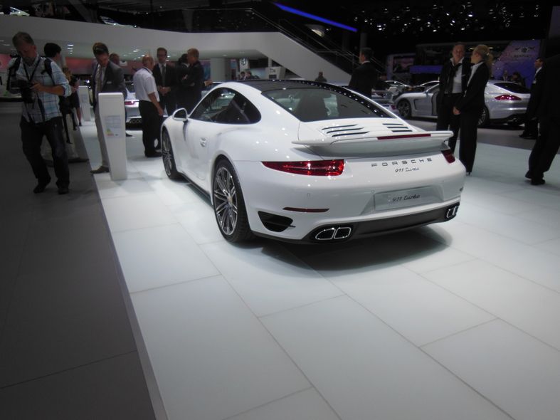 PHOTOAUTOSHOW_911009991_PH_2_0.jpg
