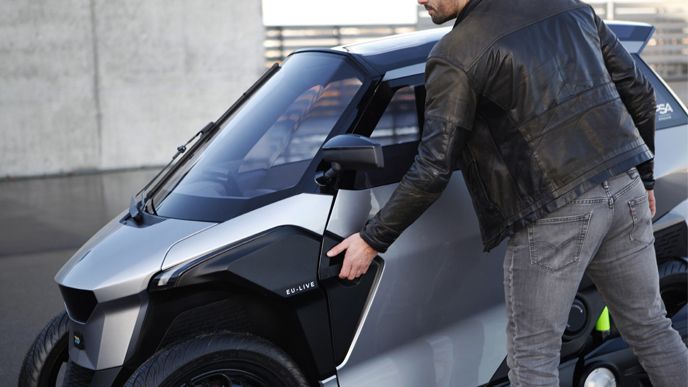 PSA Leichtfahrzeug-Studie mit Plug-in-Hybridantrie