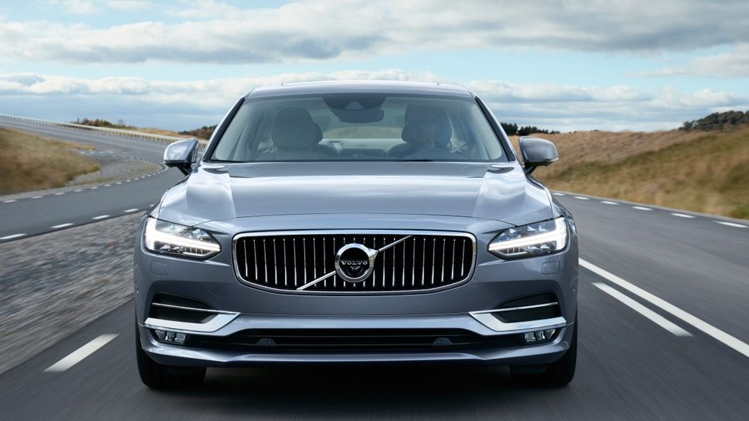 Volvo S90: