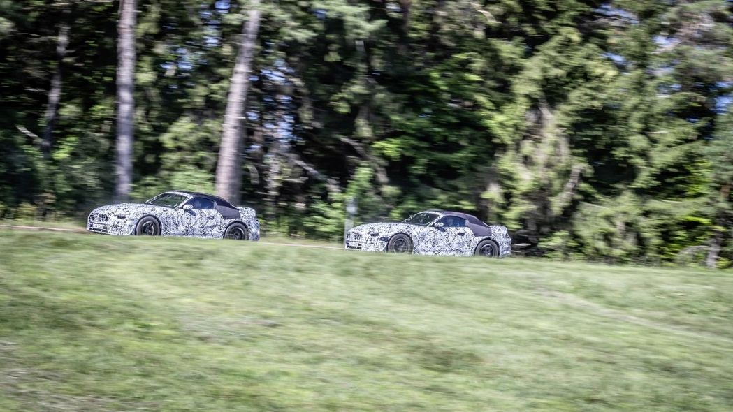 Neue Generation Mercedes SL mit Tarnfolie: