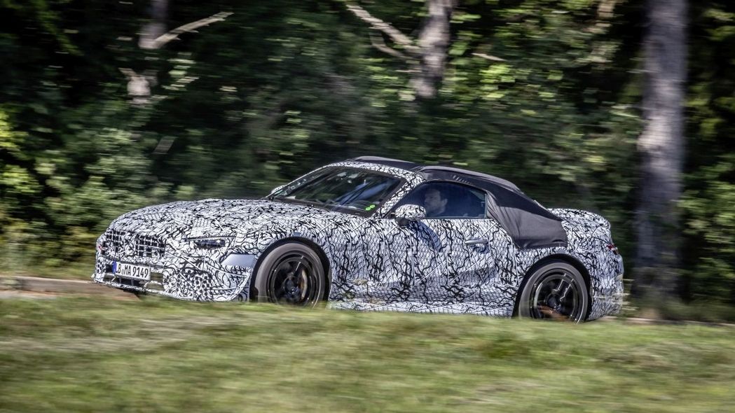 Neue Generation Mercedes SL mit Tarnfolie: