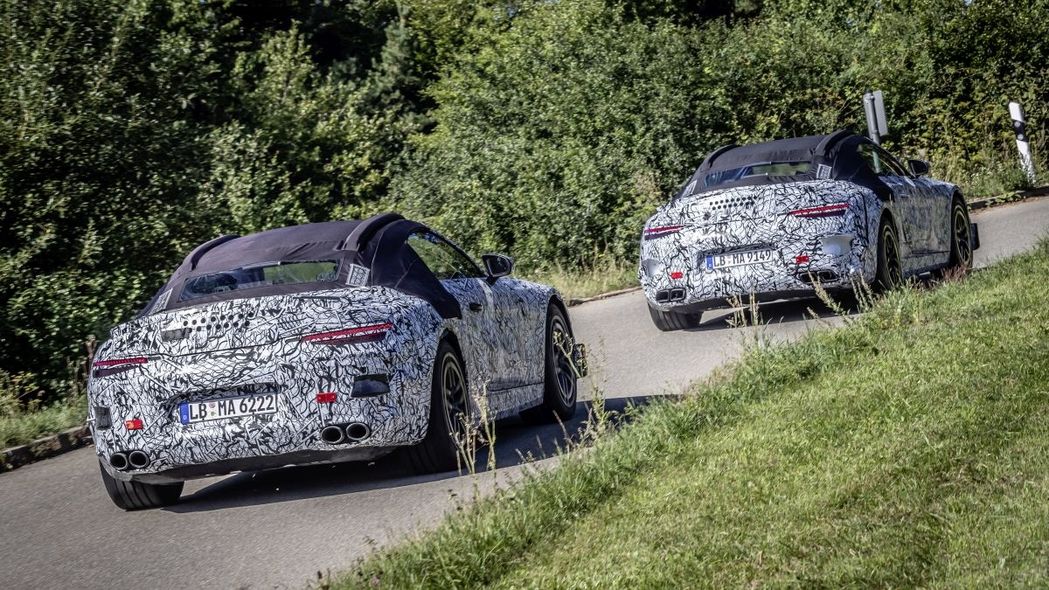 Neue Generation Mercedes SL mit Tarnfolie: