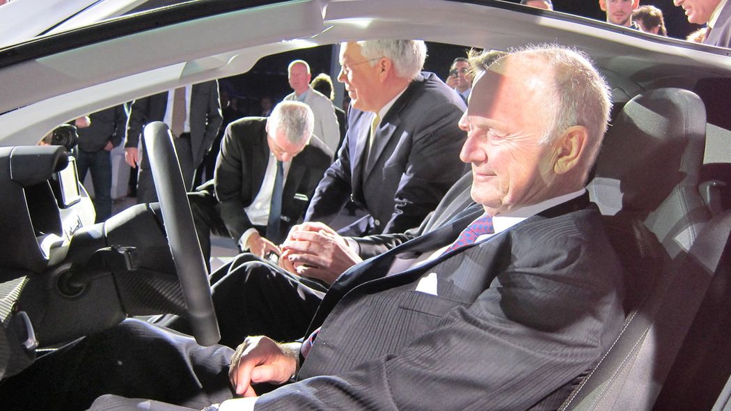 Ferdinand Piech im VW XL1: