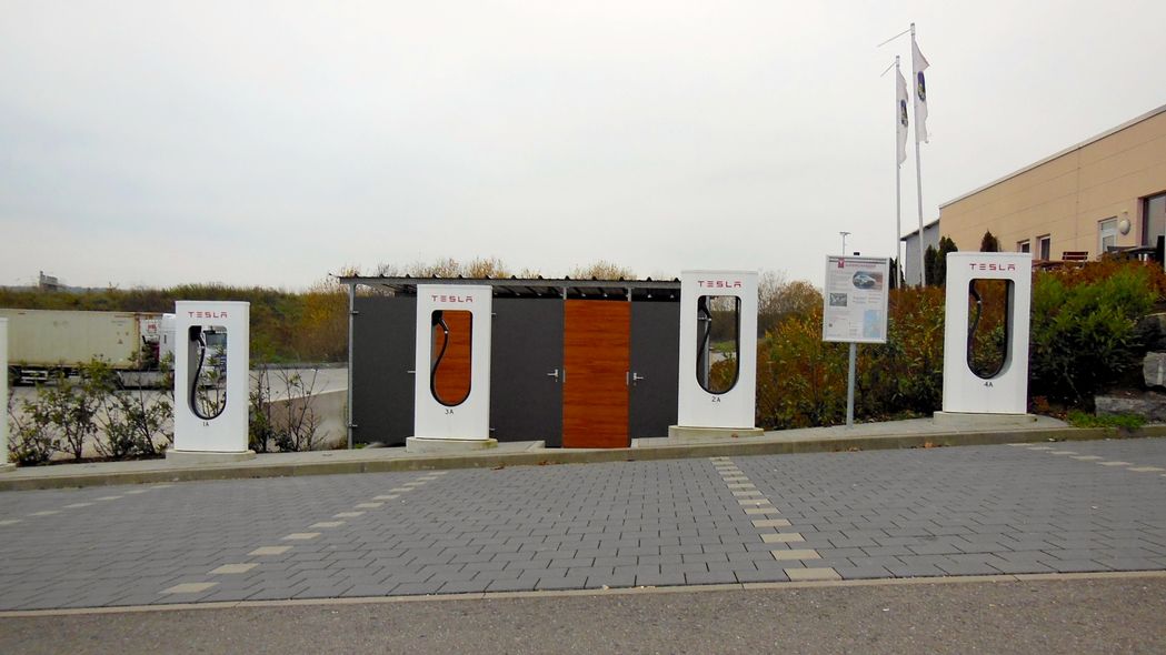Tesla-Supercharger in Bad Rappenau