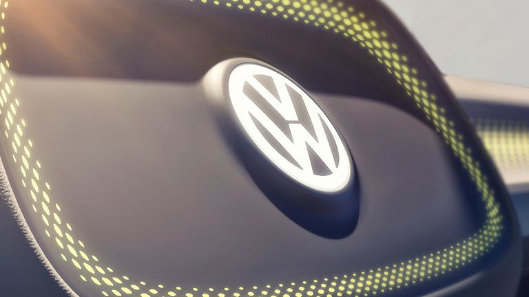 VW Logo an Fahrzeug