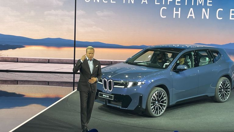 Oliver Zipse bei der Premiere des BMW iX3