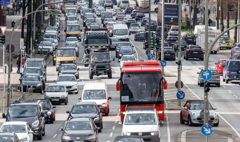 Hamburg Straßenverkehr Stau Deutschland 2020