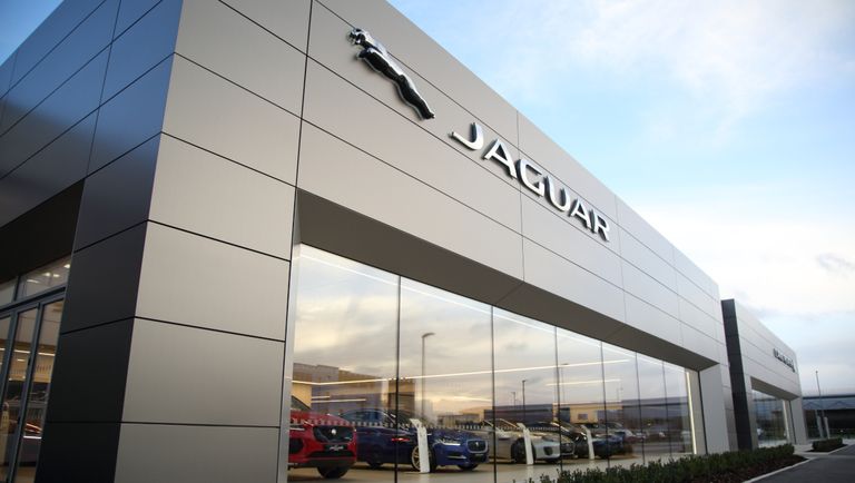 Jaguar Land Rover erweitert mit der Feser & Scharf Gruppe sein Händlernetz in Bayern (2018)