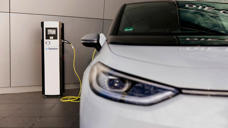 Elektroauto beim Aufladen