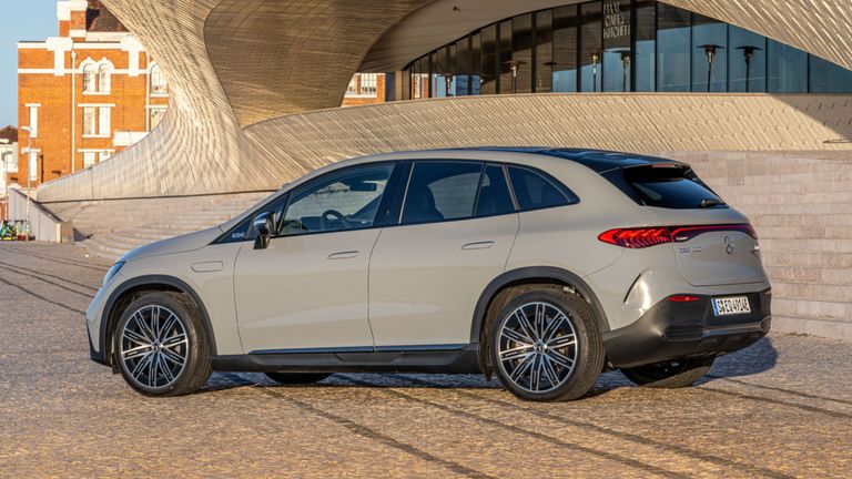 Mercedes EQE SUV