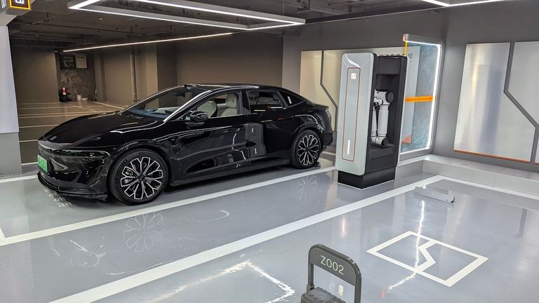 Zeekr Laden im Parkhaus Geely G-Pilot