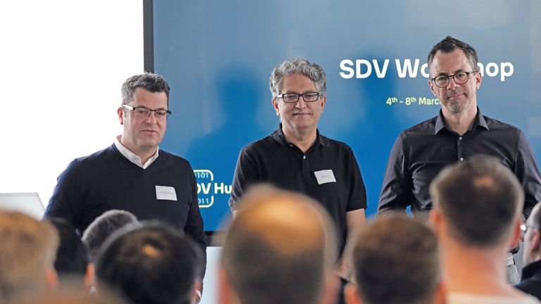 Software-Defined-Vehicle-Hub