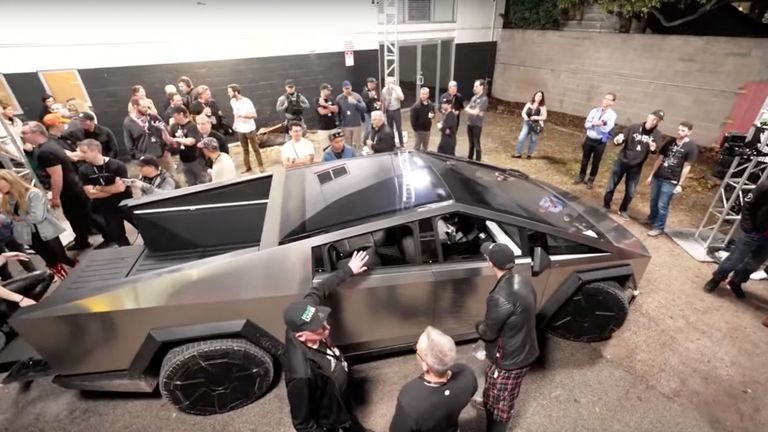 Auslieferung der ersten Tesla Cybertrucks