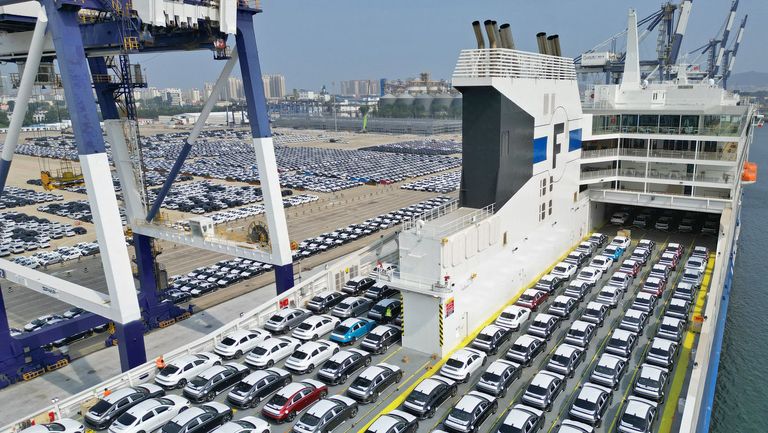Neuwagen-Transport auf Schiff in China