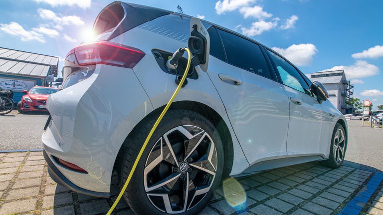 Elektroauto beim Laden