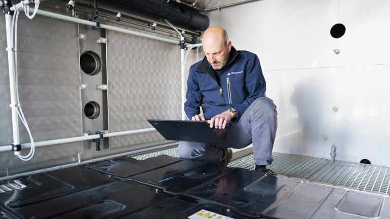 Batterieprüfzentrum von TÜV Rheinland bei Aachen