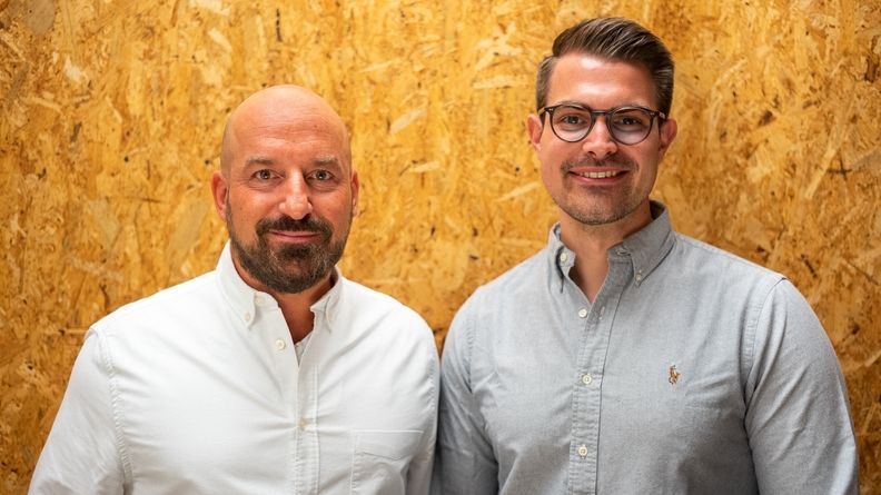 Stefan Tomicic, Head of Sales (links) zusammen mit dem Gründer und CEO von 2trade Johannes Stoffel (rechts).